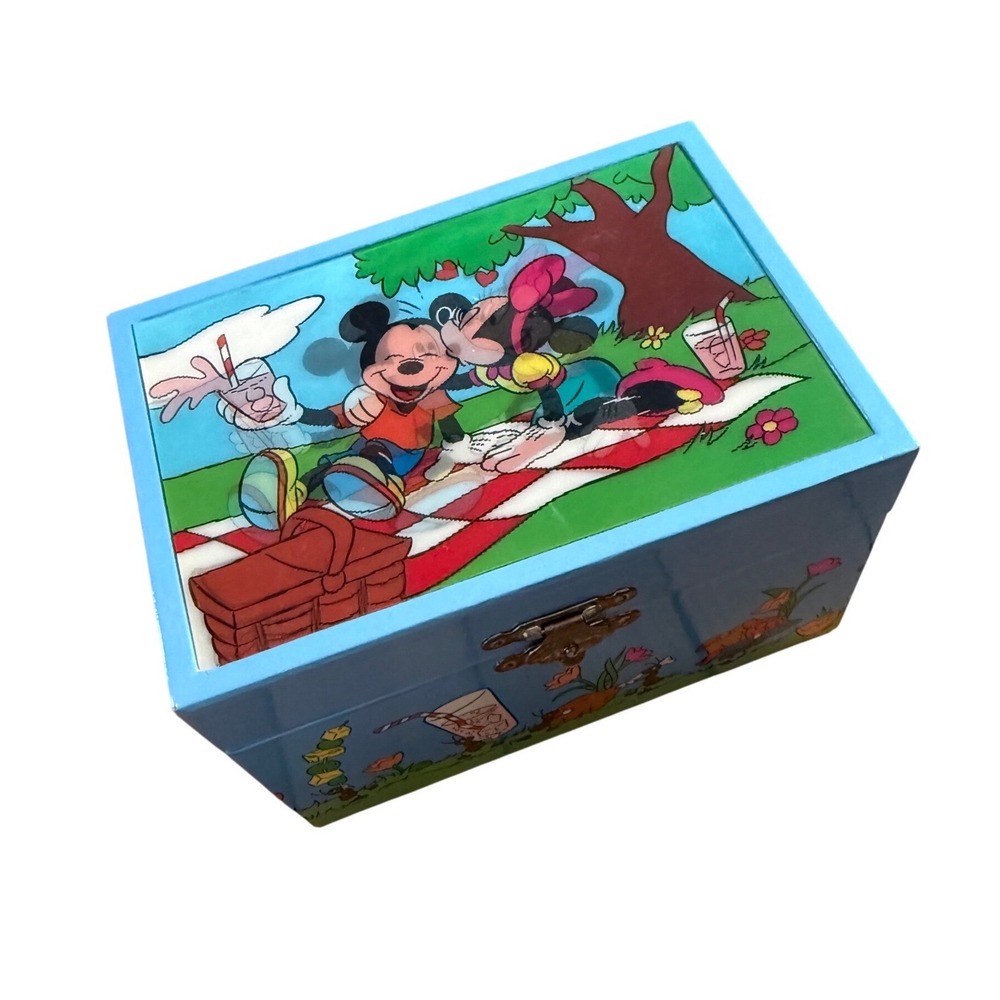 Mickey & Co. x Linden musical jewlery box Mickey‎ & Minnie holographic
